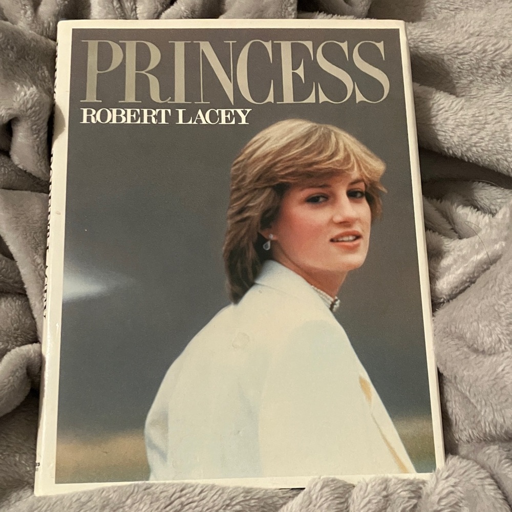 Princess Diana through beautiful color photographs and brief biographical text.